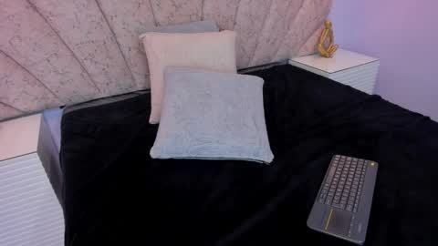 Sophi online show from April 16, 8:30 pm