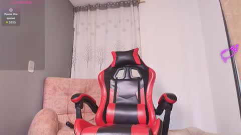 Sophi Tay online show from November 24, 6:10 pm