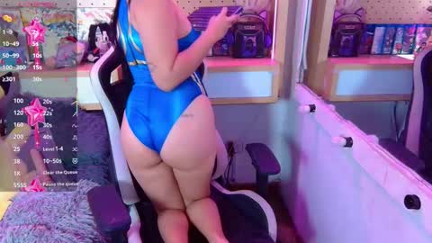 Soph online show from December 14, 3:18 pm