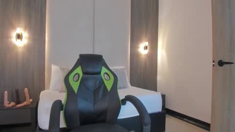 S O P H I A online show from November 27, 8:45 pm