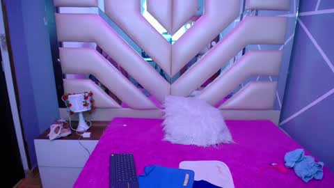     SOPHIA      online show from February 18, 7:43 pm