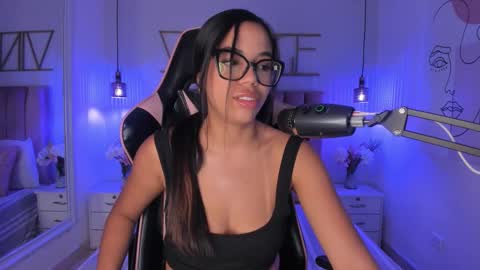 Sophie Hill  online show from November 19, 8:09 pm