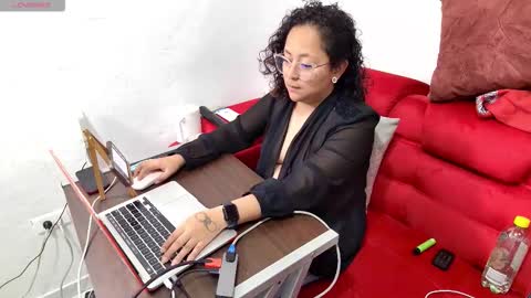 sophiaburton online show from October 3, 10:26 pm