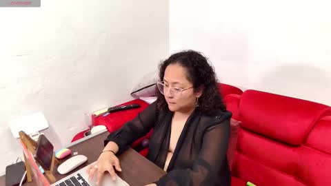 sophiaburton online show from October 6, 9:41 pm