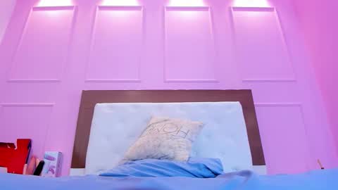 S O P H I A  online show from November 19, 12:49 pm