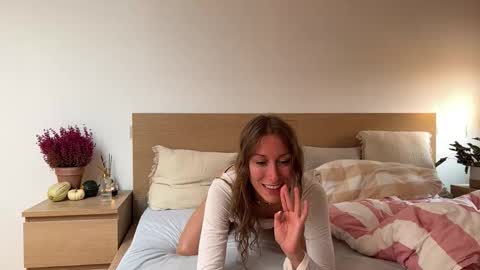 sophie_amalia online show from October 1, 12:32 pm