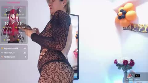 Snapshot of sophie_benett chatting on October 20, 11:52 pm Sophie online show from October 20, 11:52 pm