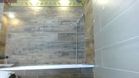 S O P H I E online show from April 18, 7:58 pm