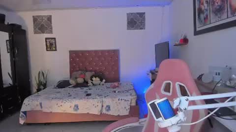 sophie doll online show from June 12, 5:59 am