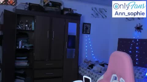 sophie doll online show from October 27, 6:57 pm