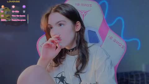 sophie_nomenal_ online show from May 16, 1:19 am