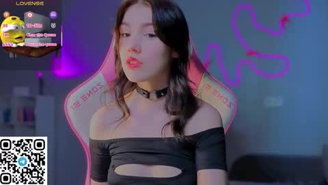 sophie_nomenal_ online show from March 8, 11:47 am