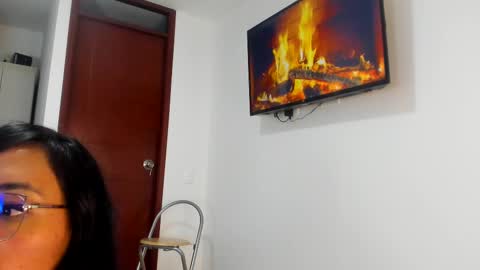 sophiebaker__ online show from March 5, 1:17 pm