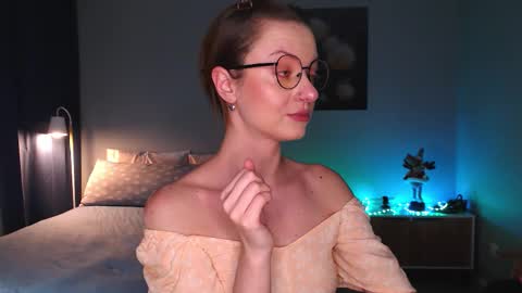 sophieleroux online show from November 27, 10:45 pm