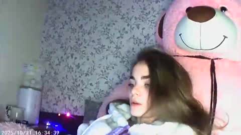 Snapshot of sophiesuvi chatting on October 20, 6:22 pm Sophie and my bestie Mandy online show from October 20, 6:22 pm