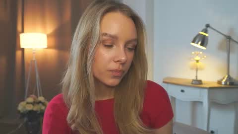 Anna online show from March 18, 1:27 pm