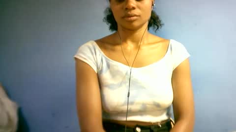 sourayaa online show from April 18, 7:58 pm