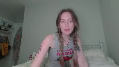 Snapshot of sp8cebunni99 chatting on October 4, 1:11 am Margo online show from October 4, 1:11 am