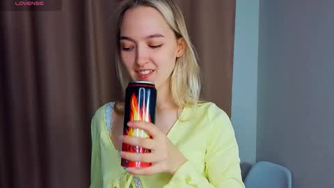 Mary online show from April 25, 7:33 pm