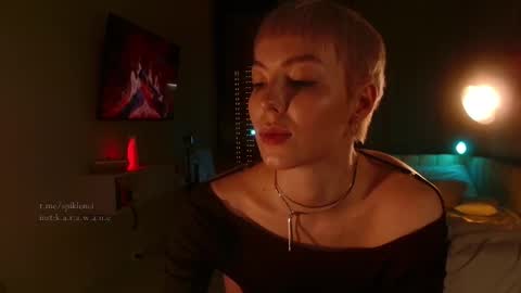 Elizabeth online show from November 27, 6:44 pm