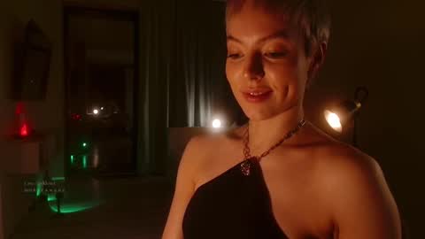 Elizabeth online show from November 19, 5:57 pm