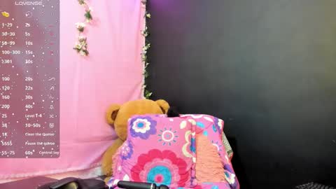 Snapshot of split_girl chatting on October 8, 7:56 am EMMA online show from October 8, 7:56 am