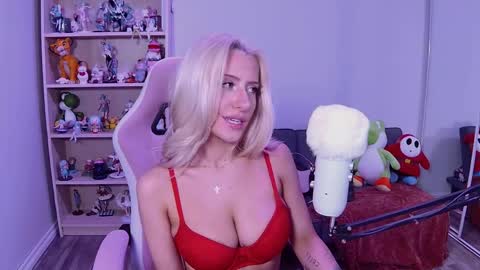 Summer Wynn online show from April 9, 11:32 pm