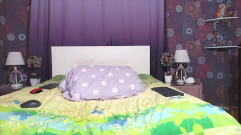 Snapshot of squirtyjess chatting on March 1, 8:42 pm just Jess online show from March 1, 8:42 pm