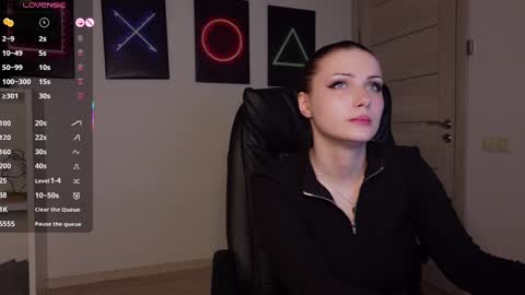 ERIKA THOMAS online show from March 5, 7:49 am