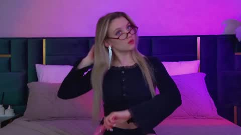 StacyEvances online show from February 15, 6:29 pm