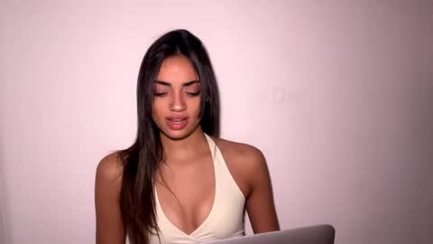 Mia online show from March 31, 11:54 am