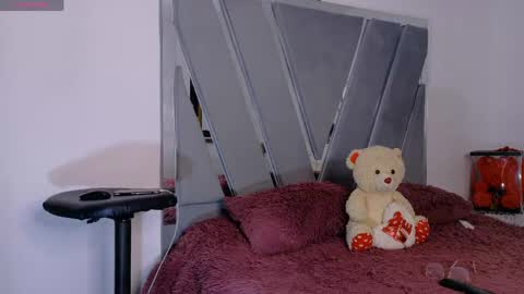 Stefy Milf online show from April 25, 7:44 pm