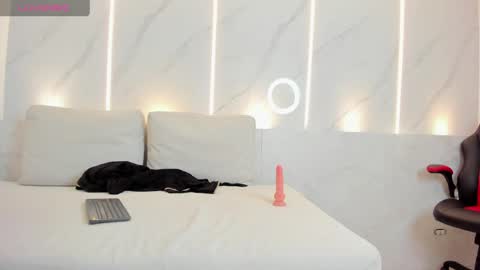 Stefany Lure online show from April 16, 8:08 pm