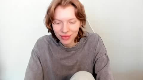 S T E L L A online show from March 9, 9:45 am