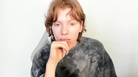 S T E L L A online show from February 6, 8:18 am