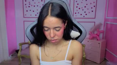 Stephania online show from February 5, 12:30 pm