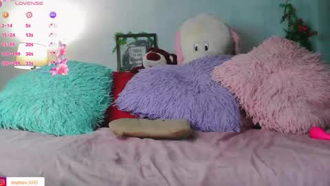    IG  stephani 3333 online show from April 13, 1:34 pm