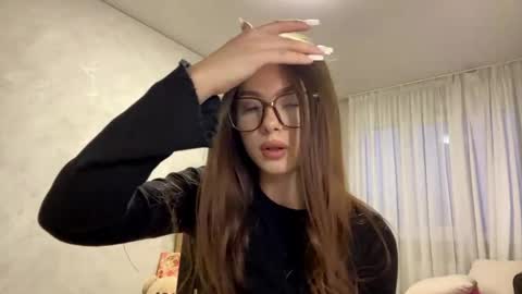 Stephani online show from April 14, 3:34 pm