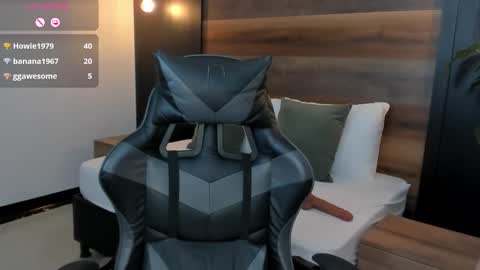 S T E P H A N Y A online show from January 9, 9:30 pm