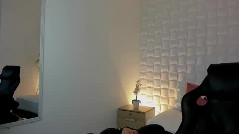 Snapshot of stephanya_ chatting on January 9, 2:11 am S T E P H A N Y A online show from January 9, 2:11 am