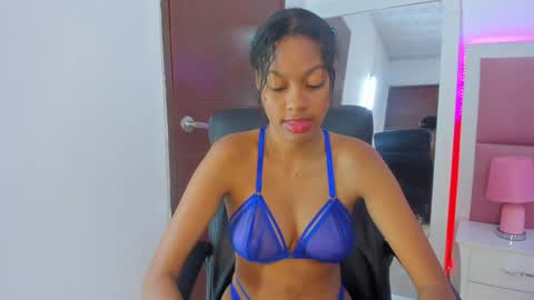 Snapshot of stormihills chatting on January 14, 1:28 pm Sweety Stormi online show from January 14, 1:28 pm