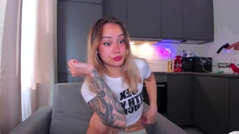 Tati and Lola online show from September 12, 9:51 am