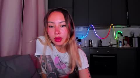 Tati and Lola online show from November 6, 3:07 pm