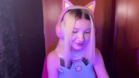 stuffy_ri online show from December 2, 8:42 pm