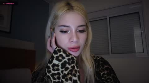 Sofa online show from April 2, 12:19 am