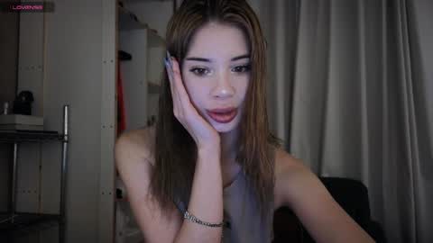 Sofa online show from April 24, 12:52 pm