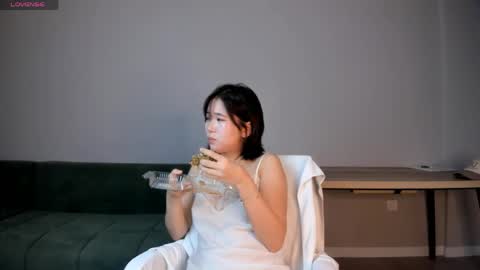 Yerim online show from April 18, 1:24 pm