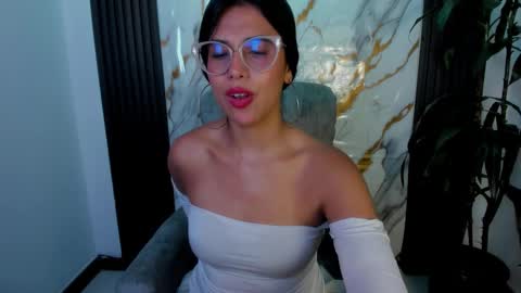 sub_scarlett_ online show from February 4, 1:58 pm