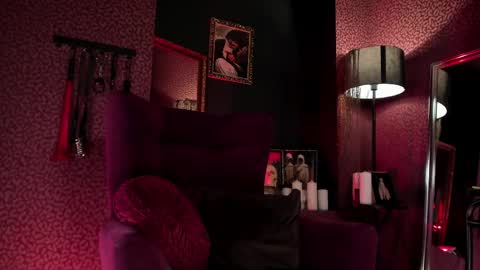 subtleart_ online show from April 18, 7:58 pm