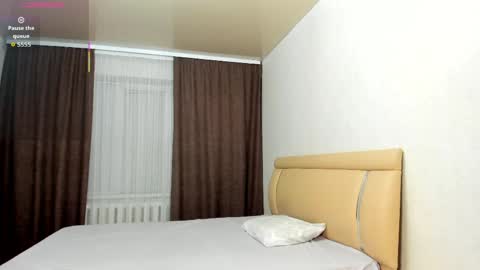 SugarLips online show from April 16, 7:35 pm